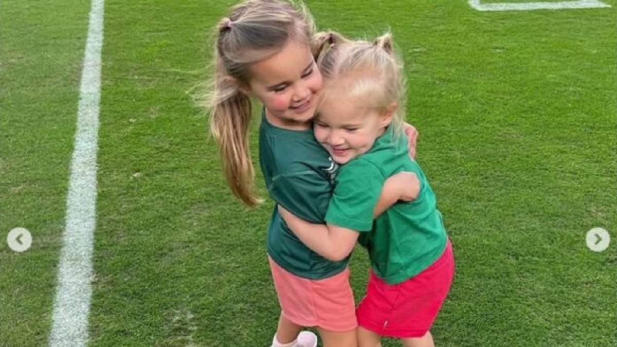 Jason Kelce’s 4 year daughter Wyatt – ” Crazy fan” of Taylor swift Set the online community on Fire !! with heart melting message made Taylor wants to cry ‘ VIDEO