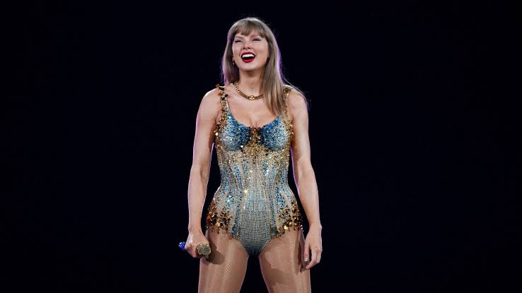 BREAKING: Taylor repeats outfits in Vancouver so everyone can win Mastermind. The Eras Tour...