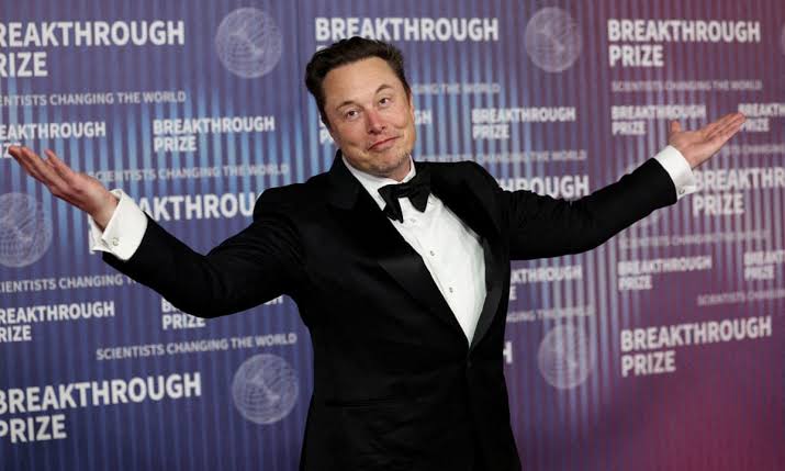 BREAKING: Elon Musk's networth is now $432 billion and he is projected to become the world’s first trillionaire by 2027...