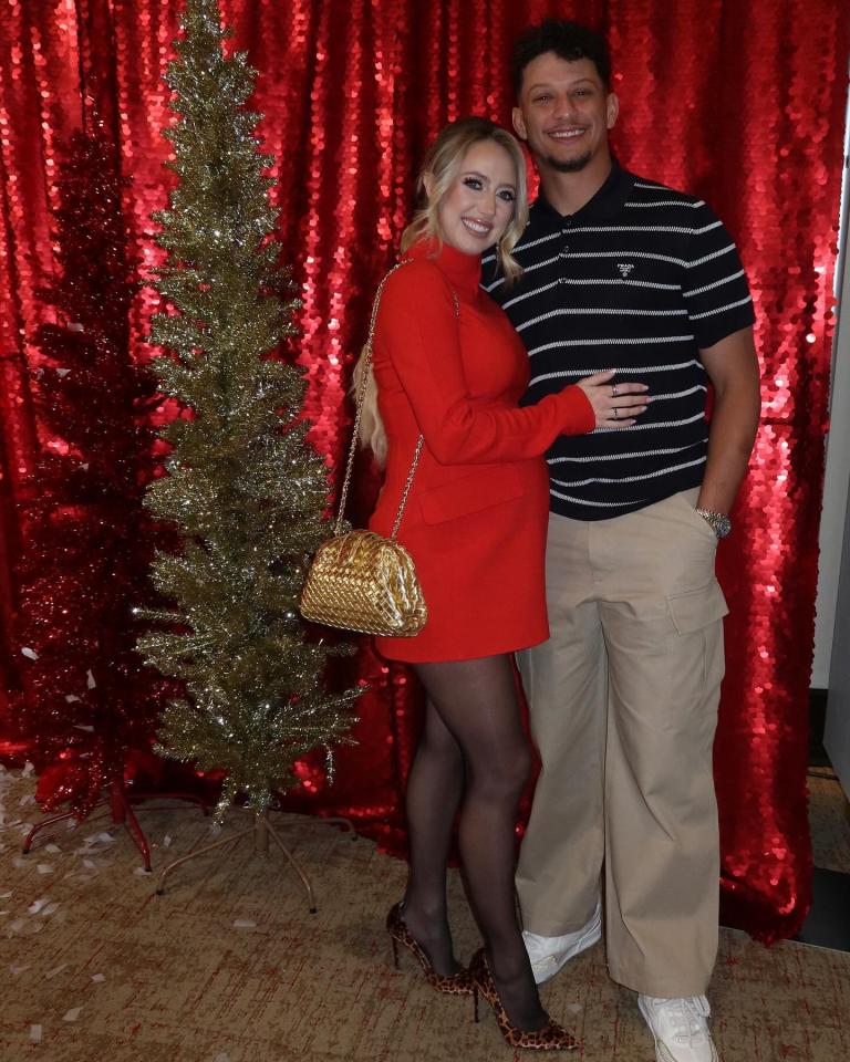 Incredible : Patrick Mahomes and wife Brittany put on ‘very beautiful and merry’ display in new holiday photos...