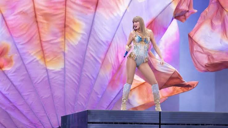 A new video of Taylor Swift's Eras Tour has surfaced to quench some of the drought felt by fans ever since the concert series ended back in December...