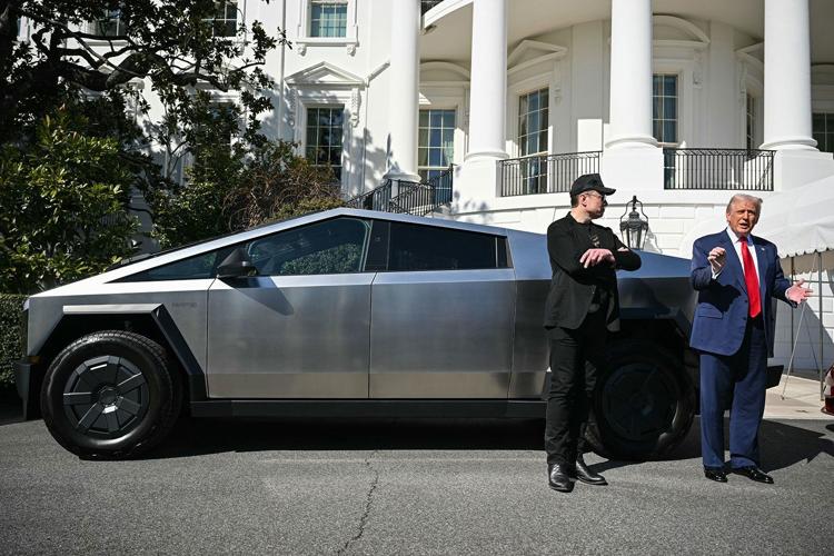 Trump poses with Teslas in front of the White House, the company’s slumping stock climbs...