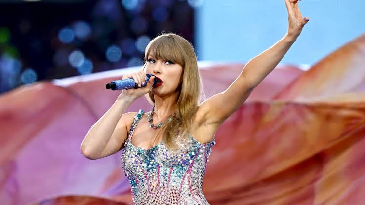 Two individuals, Tyrone Rose and Shamara Simmons, have been charged with stealing and reselling nearly 1,000 concert tickets worth of Taylor swift...